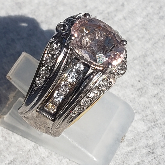 Host PickLike New Stunning Estate Victoria Wieck Morganite and Topaz Bridge Ring - Picture 3 of 15